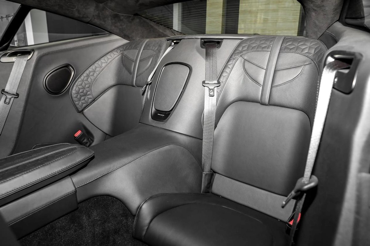 阿斯顿马丁dbsv12顶配,阿斯顿马丁dbsv12coupe最新落地价