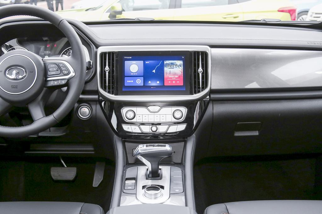 炮通过外观设计上加入更多的时尚元素，来博得消费者的目光