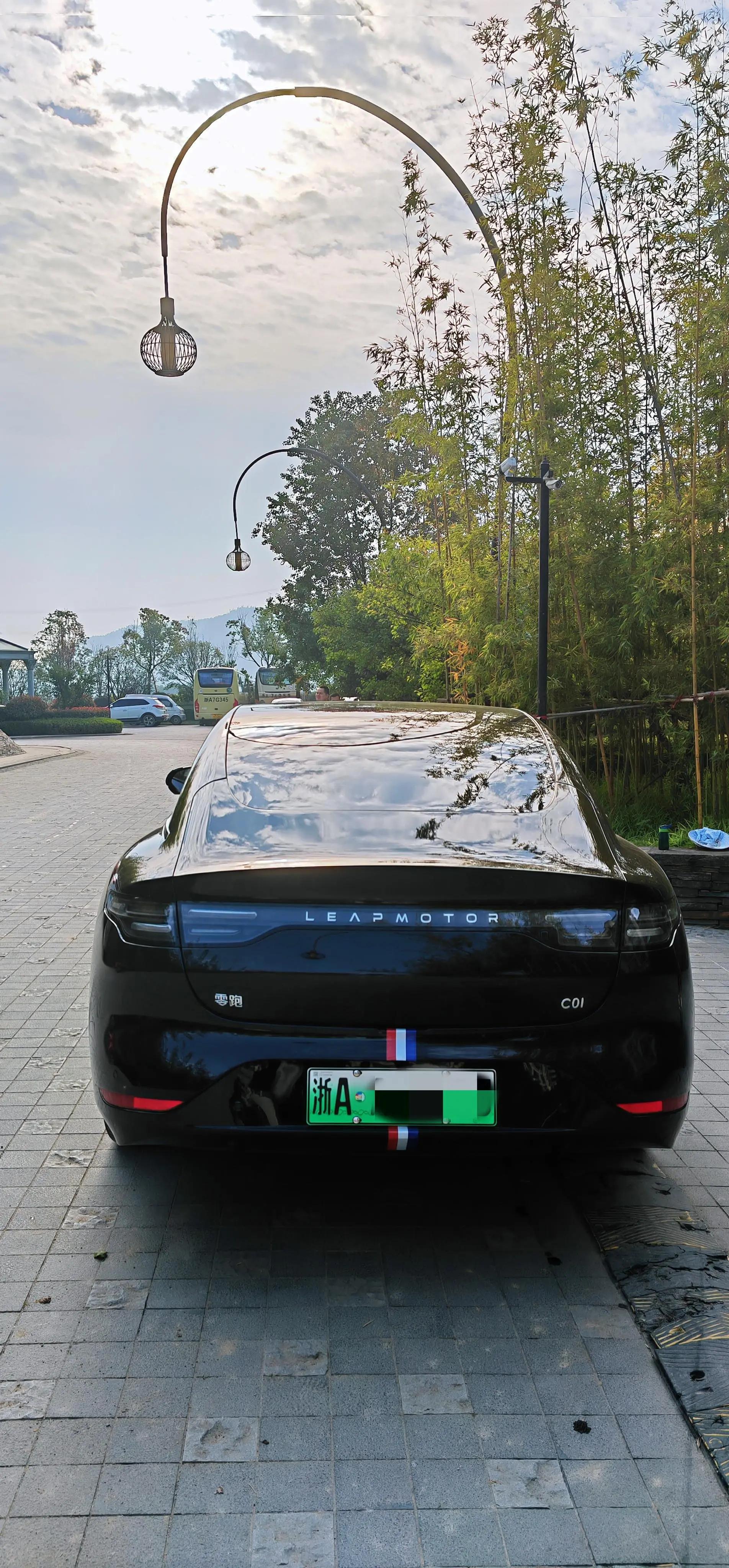 零跑汽车零跑c01值不值得买,新能源汽车零跑c01多少钱上路