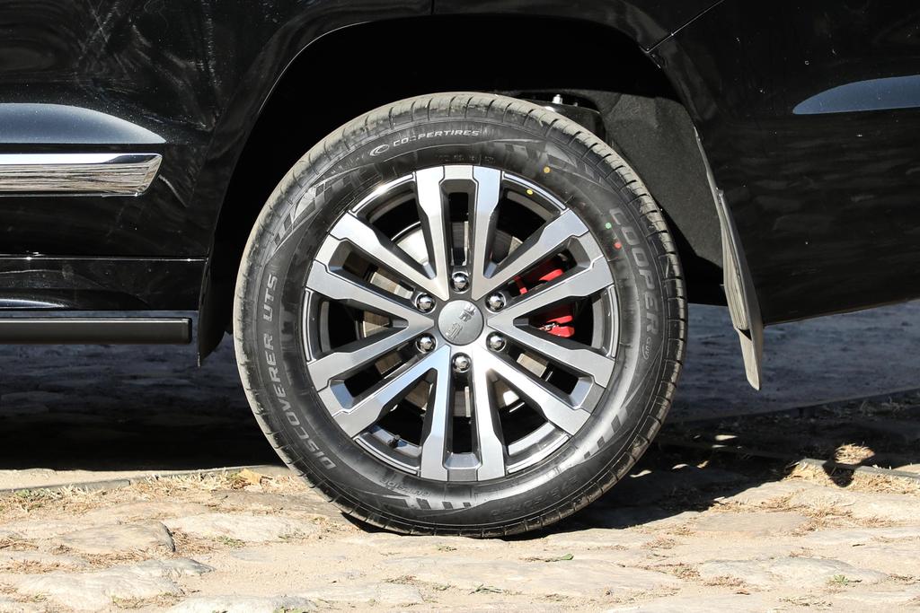 硬派和家用能兼顾吗？全面解读北京BJ60，这车能火起来吗？