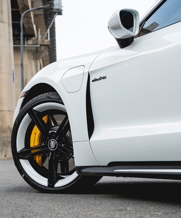 保时捷taycan绿色轮毂,保时捷taycan米色金属漆