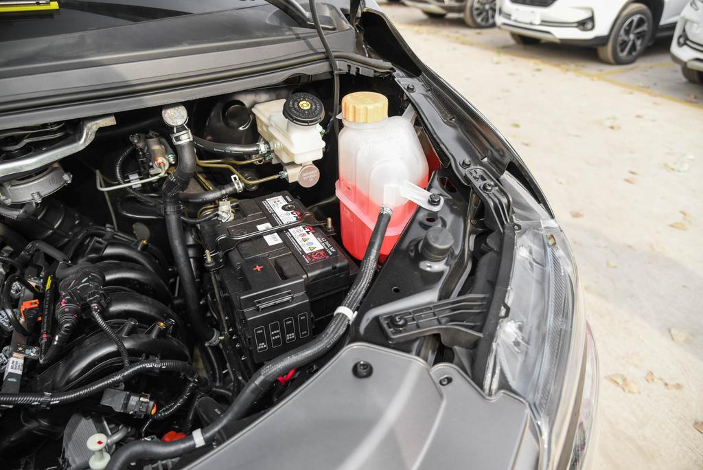 菱智m5发动机号在哪,菱智m5发动机