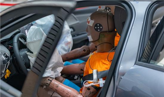 沉迷在了“凡尔赛”全球标杆工厂出品,品质必须全球化