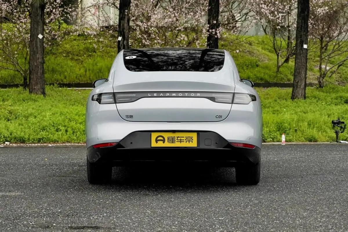 车长5050mm售价19w,零跑13.98万刚开始预售优惠价