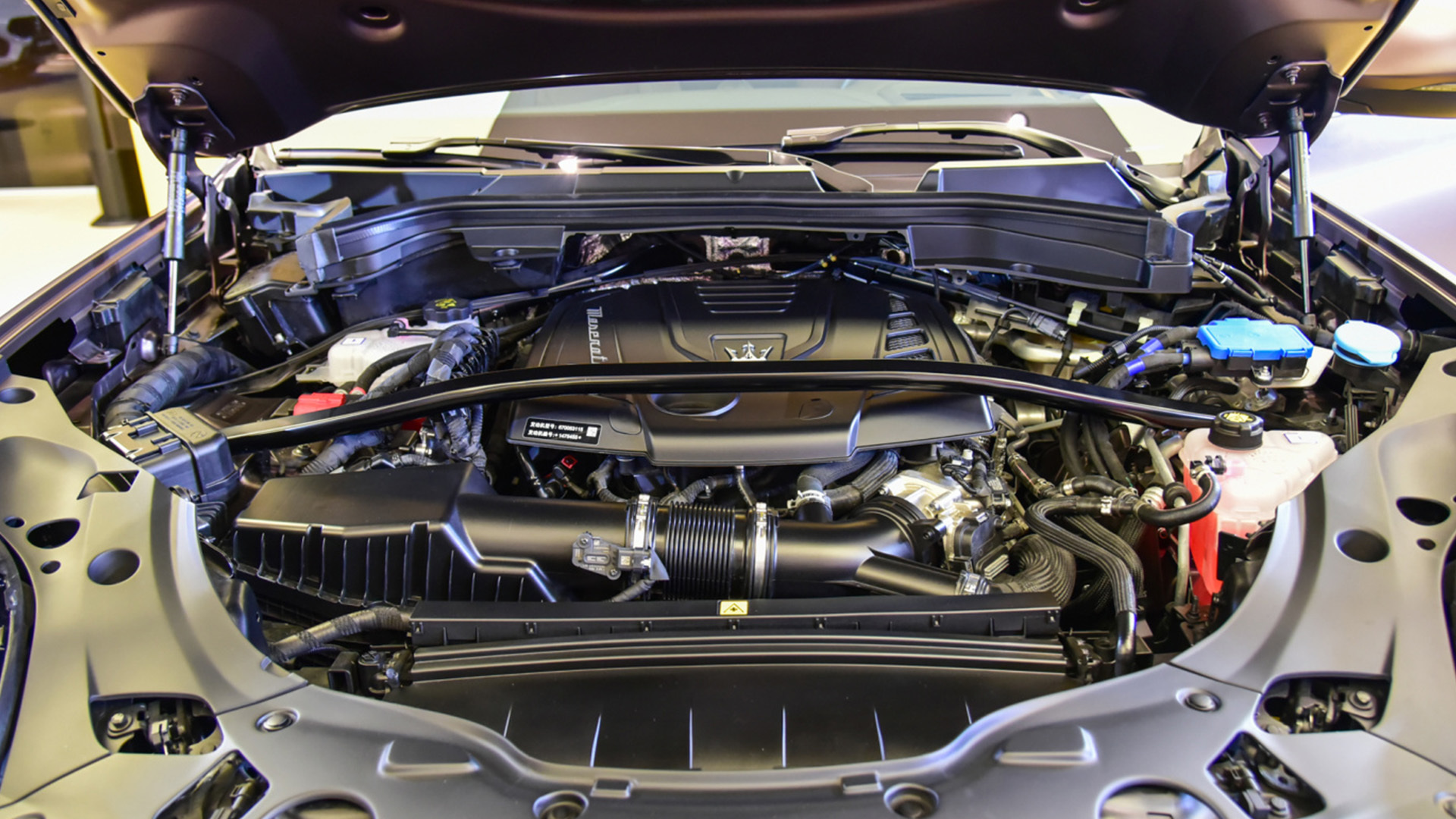 玛莎拉蒂新款grecale测评,玛莎拉蒂suvgrecale与保时捷对比