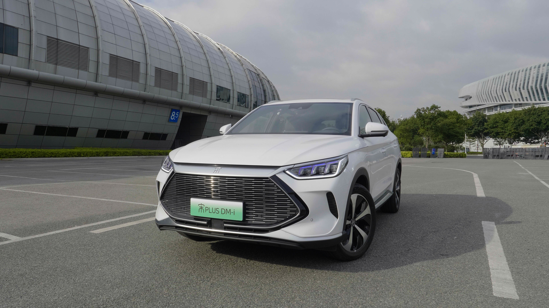 能充电能加油的车,能加油能充电代步车