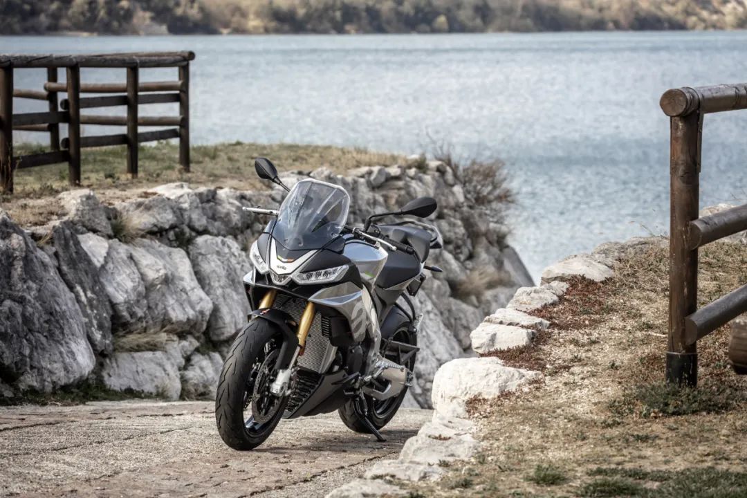 18.8万起，全新ApriliaTUONOV4街车国内正式发售