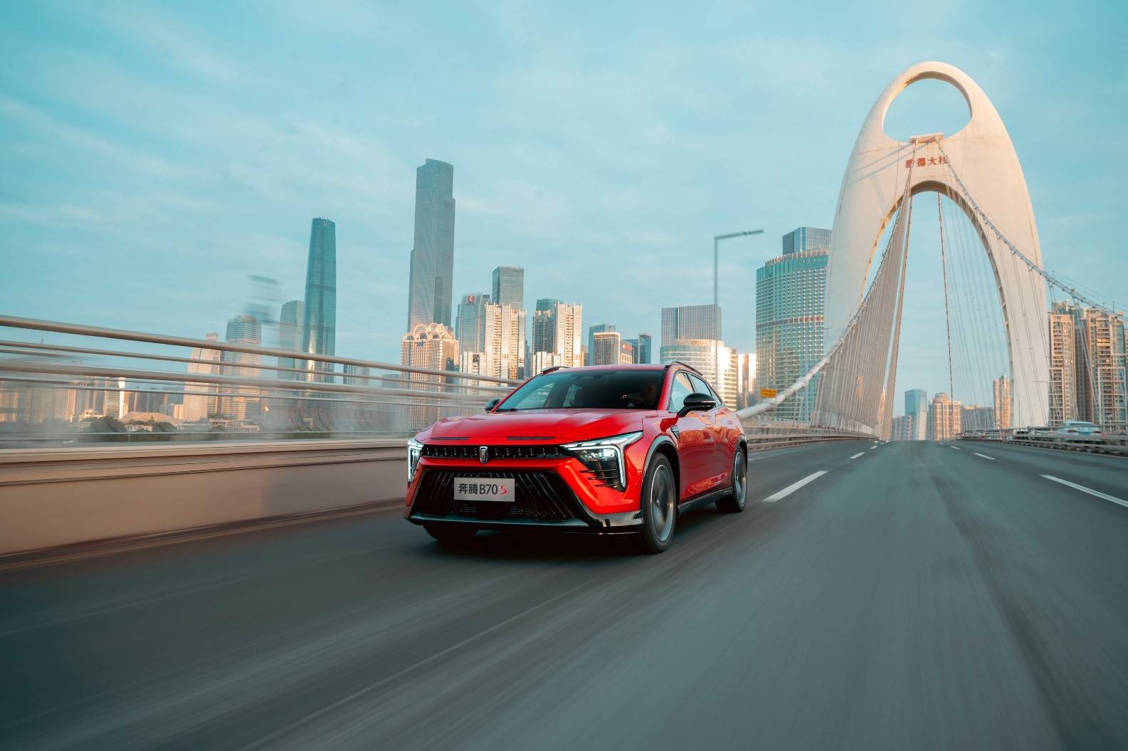 一汽奔腾b70s白色轿跑,上市新车全新b70