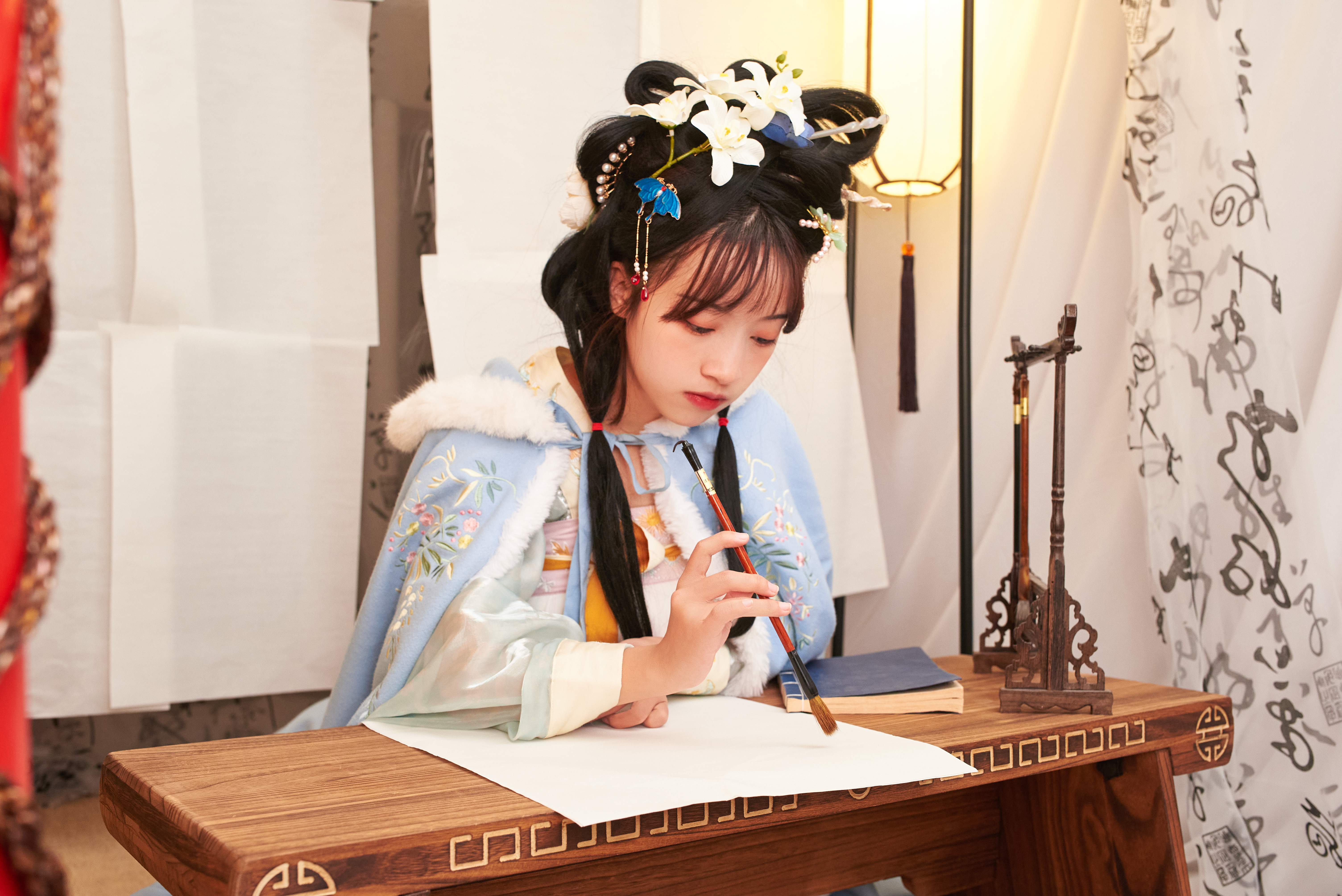 小说：福晋得令彻查格格摔倒一事，不料白莲花将嫌疑推到她的头上