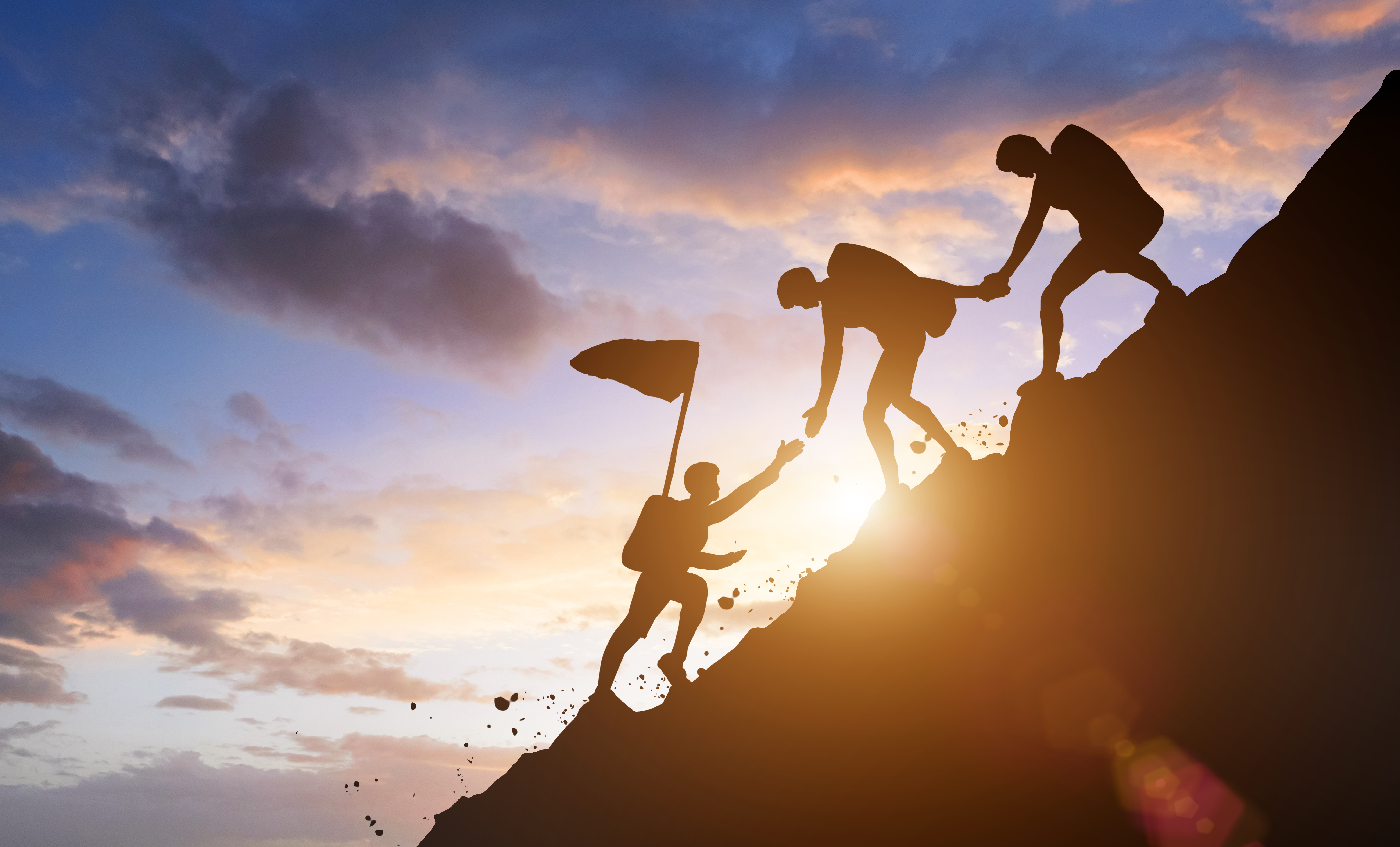 在世代洪流之下，能坚持自我已经很不容易，更别提救人于水火