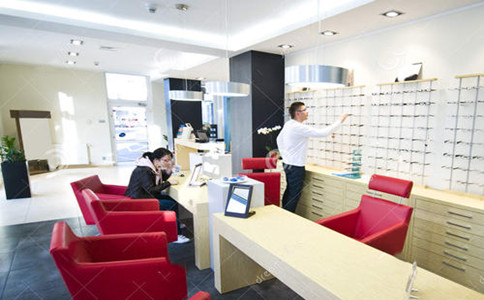 眼镜店眼镜片销售话术技巧,眼镜店电话邀约顾客话术100句