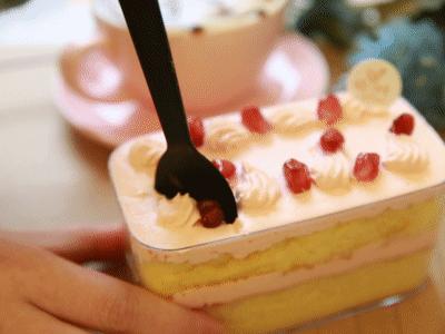 「十堰」这个85后男生开的甜品店，一口就被TA撩到！来了就赖着不想走