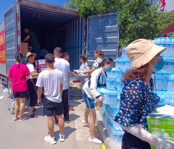 洪水无情人间有爱抗洪捐赠暖民心,洪水无情人间有爱捐赠货车