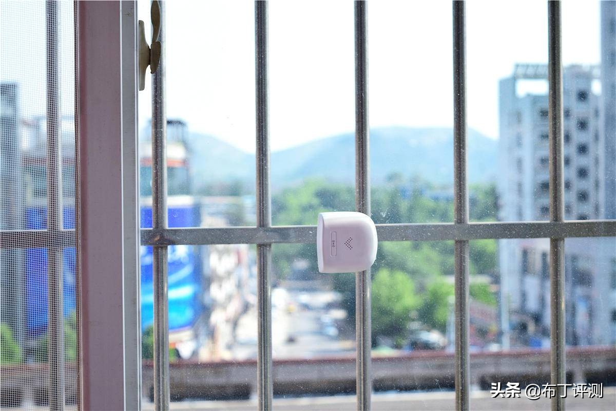 简单一贴,保护孩子爬窗还能防盗:叮零窗户限位报警体验