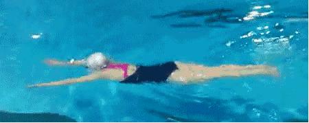 蛙泳怎样才游得又快又好,蛙泳怎样游得又标准又快