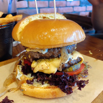 汉堡是健康食品还是垃圾食品,汉堡是垃圾食品还是健康食物