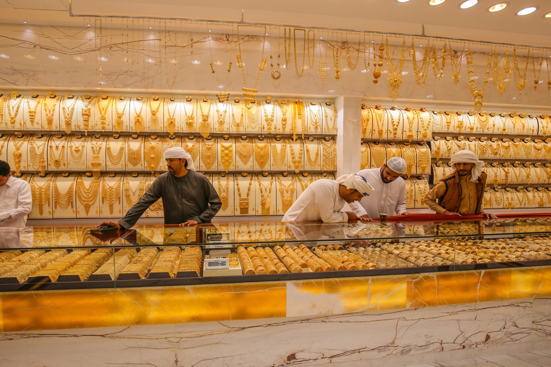 999黄金和9999黄金的区别在哪里,用刀刮黄金可以识别真假黄金吗