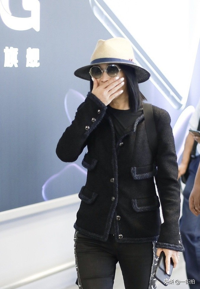 那英现在素颜近照曝光,歌坛一姐那英一笑而过