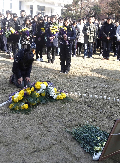 烈士父亲住院无人照料，复旦18驴再上热搜，冷漠的背后有何隐情