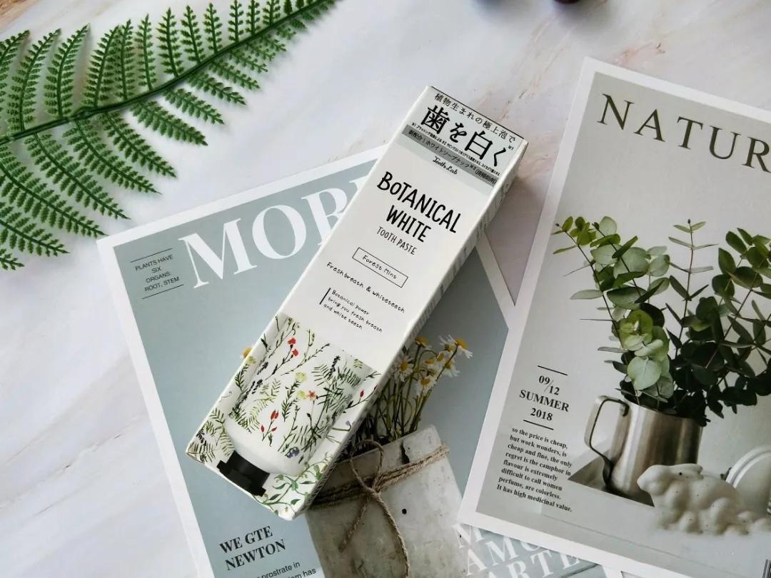 唇红齿白男明星,唇红齿白的男明星