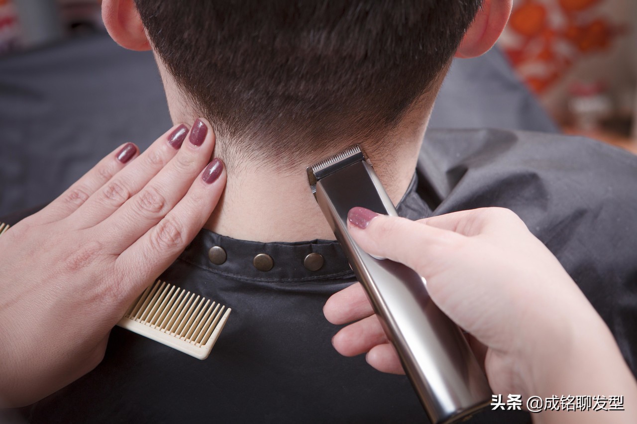 理发店到底靠什么挣钱,理发店为啥暴利还赚不到钱