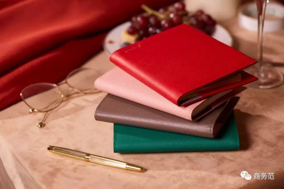 鼠年的女人买什么色的包包好,大牌鼠年限量款包包