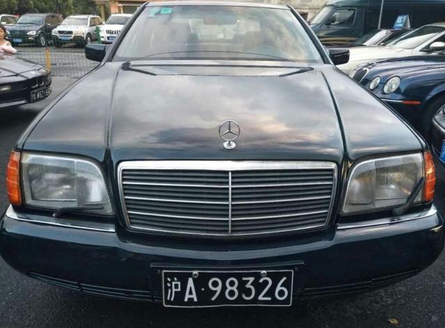 90年代奔驰s600街头,中国豪华警车奔驰s600