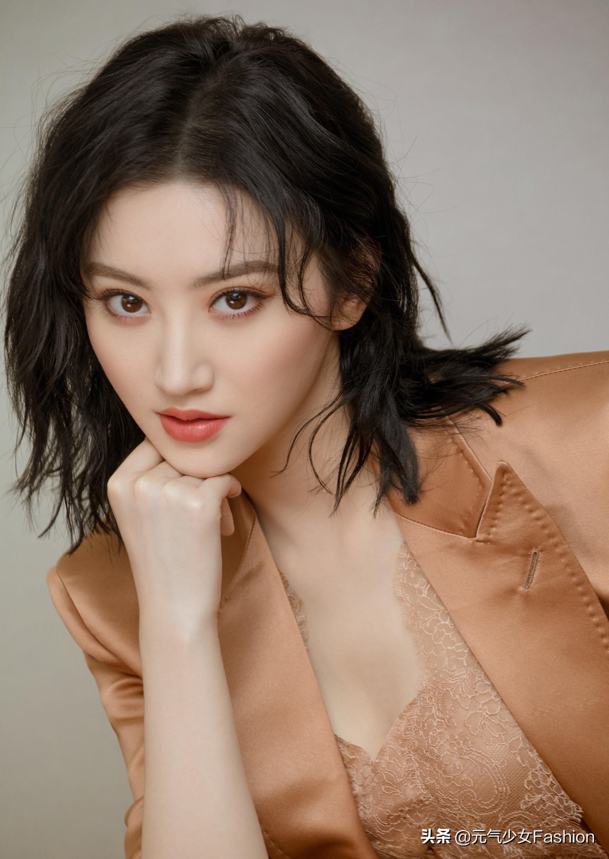 大腿毛孔粗大是什么原因造成的,鼻子和两侧毛孔粗大是什么原因