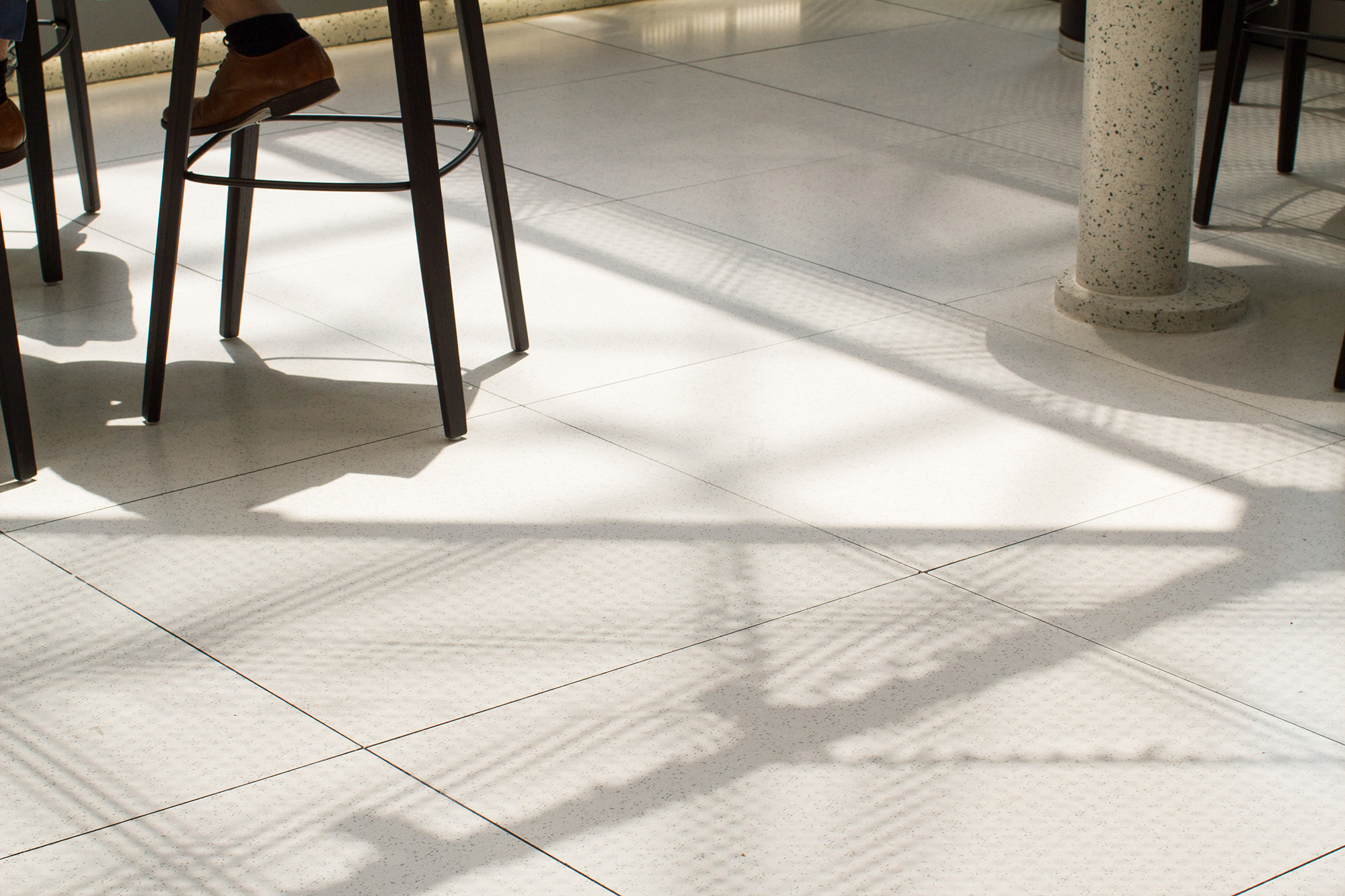 我们在办公大楼里建造了一座通透新鲜的果汁氧吧