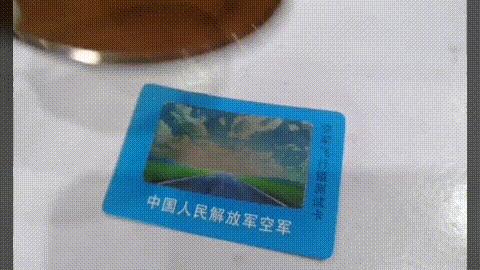 晚上开车遇到远光灯怎么解决,晚上开车对向车道的车灯刺眼