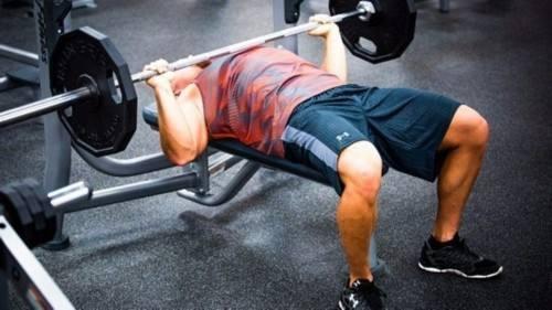 卧推如何只用胸发力,卧推胸部力竭了但是感觉没练到位