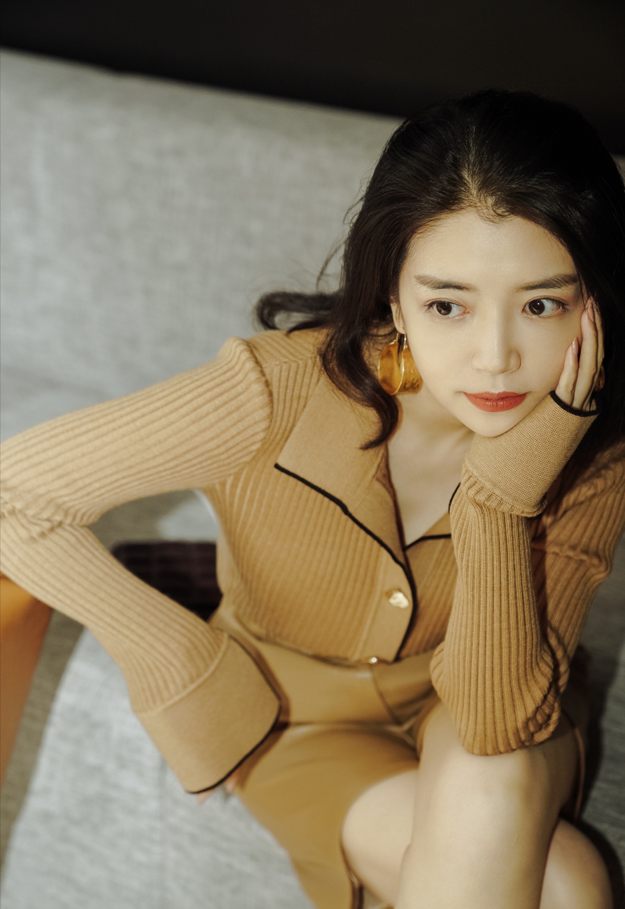 今秋最值得买的衣服,春天穿这几个颜色很贵很高级