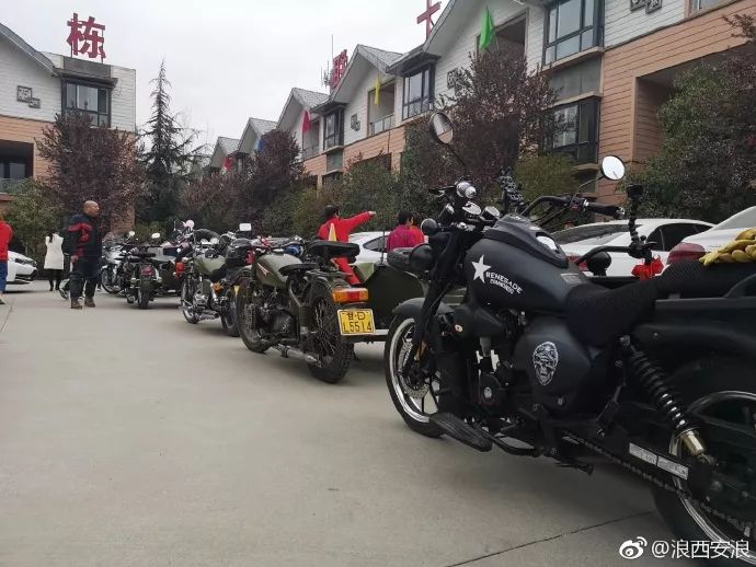 西安三十多辆“偏三轮”摩托车组成送亲车队很拉风有木有