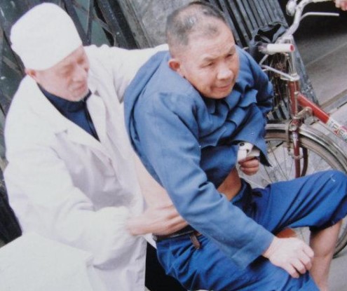 推拿师在做手法时有什么站姿技巧,推拿师怎么练力气