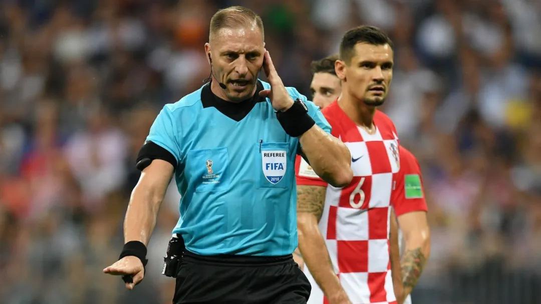 足球裁判的四个成长阶段,足球裁判员如何更好地执行规则