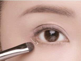 佟丽娅同款淡紫色眼妆怎么画,陈数同款烟熏眼妆