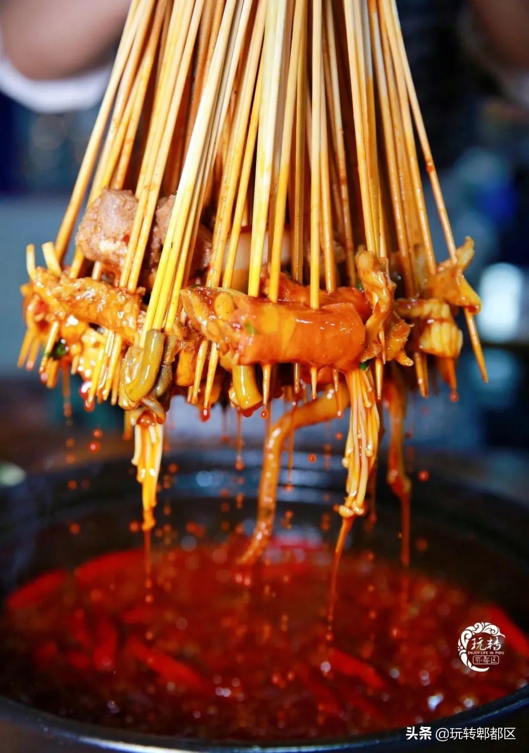 郫都西门新开砂锅串串，来“老屋头”，涮人情味儿