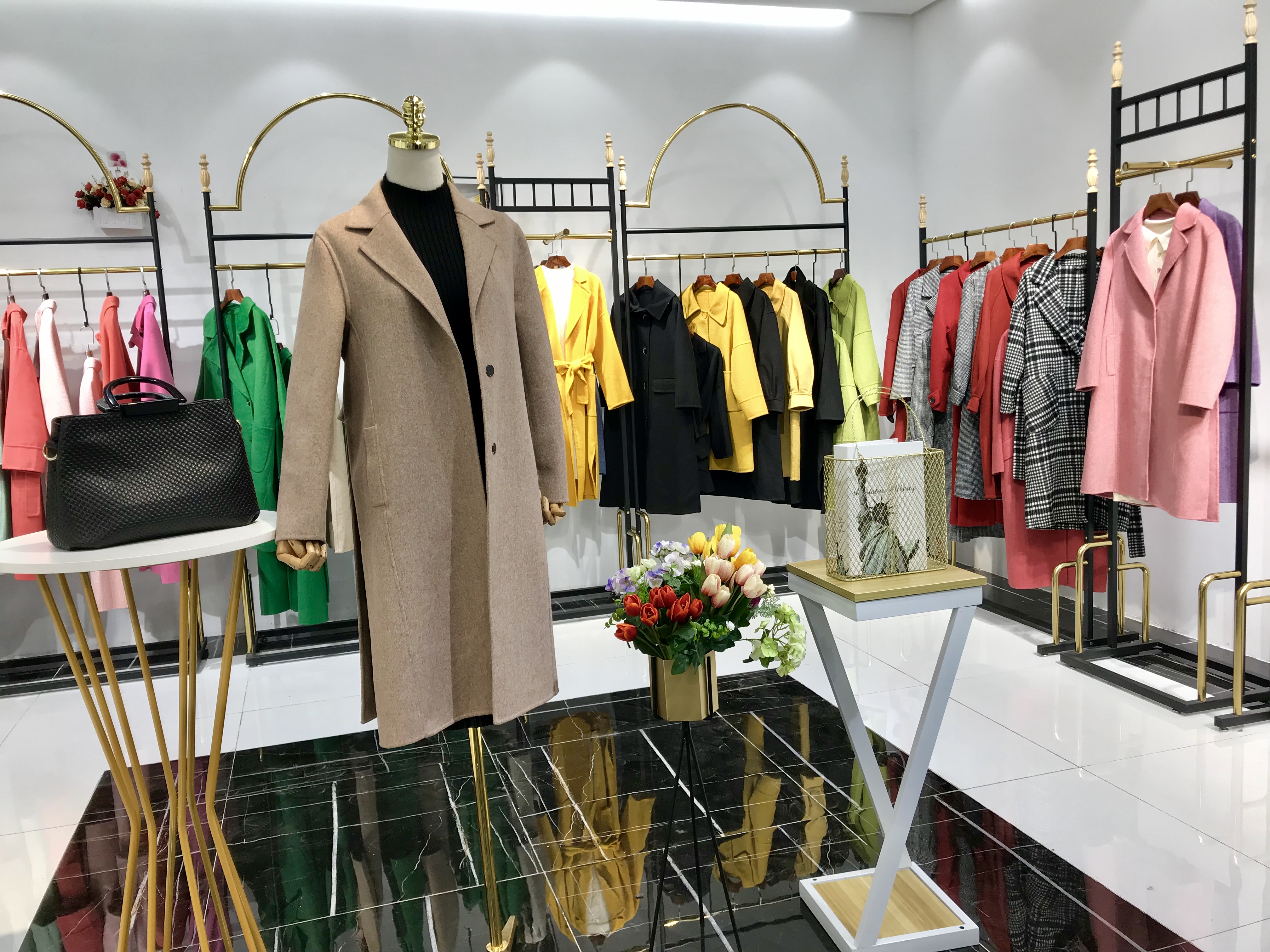 顶级双面羊绒大衣品牌女装尾货,广州双面羊绒大衣尾货批发市场