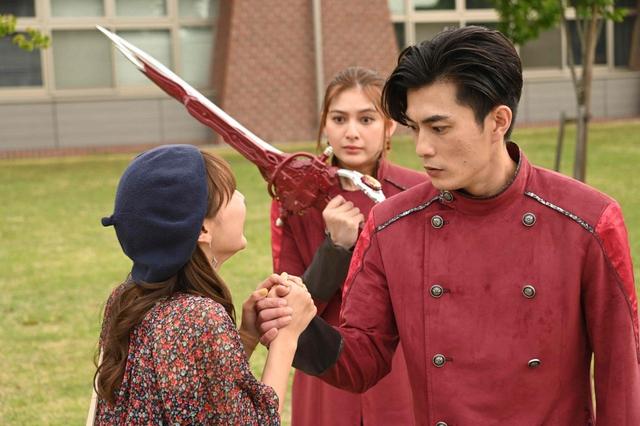 假面骑士玲花生气片段,假面骑士发火打怪物