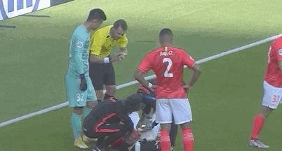 张琳芃被对手倒钩踢头,张琳芃被爆头