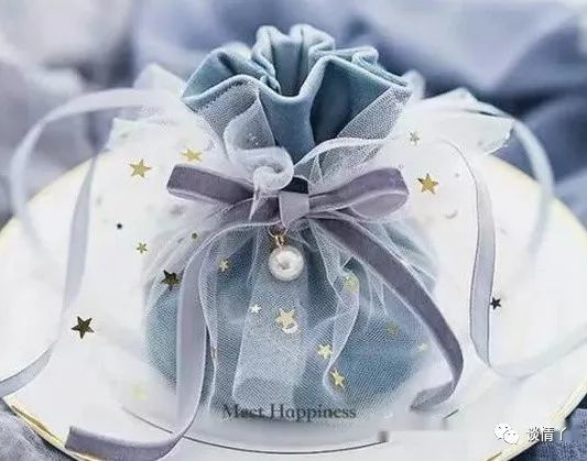 心理测试蛋糕测你是富贵的人,心理测试选一件礼服测你性格