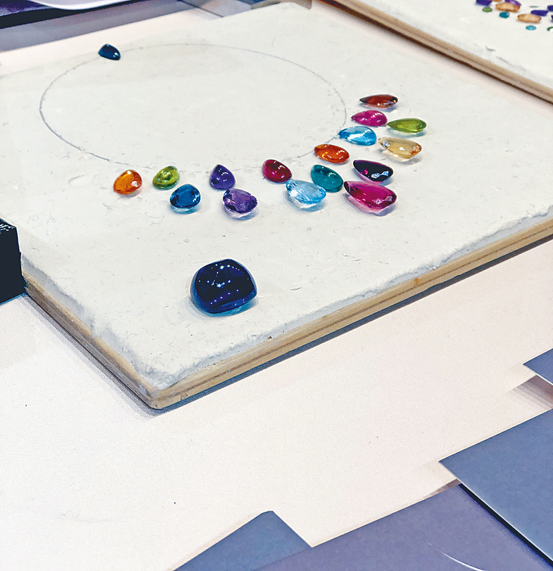 赏心悦目色彩斑斓,瑰丽彩宝唇膏