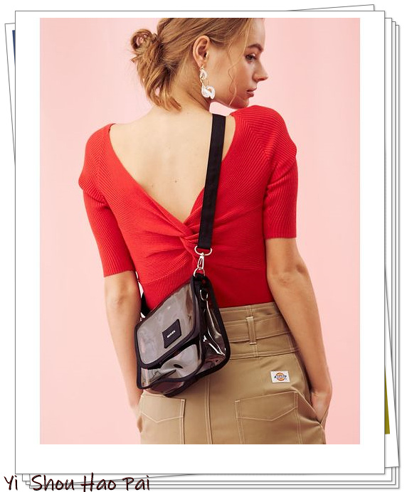 pvc包包的时髦搭配瞬间,2022春夏流行小清新包包