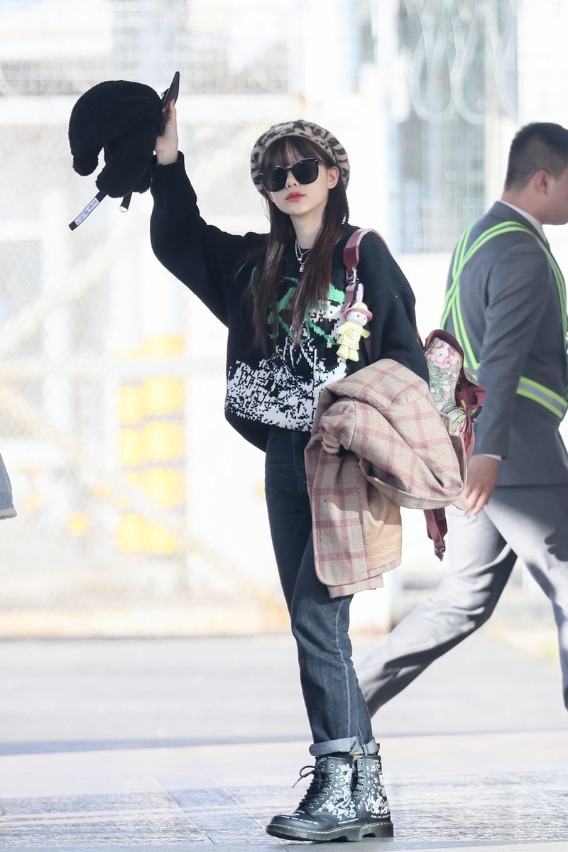 徐梦洁戴帽同款羽绒服,徐梦洁同款最新私服穿搭