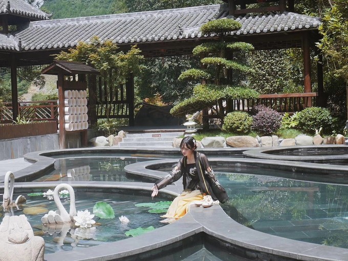 云南火龙驱赶至贵州石阡，温泉水的热度带动全城康养的健康新潮流