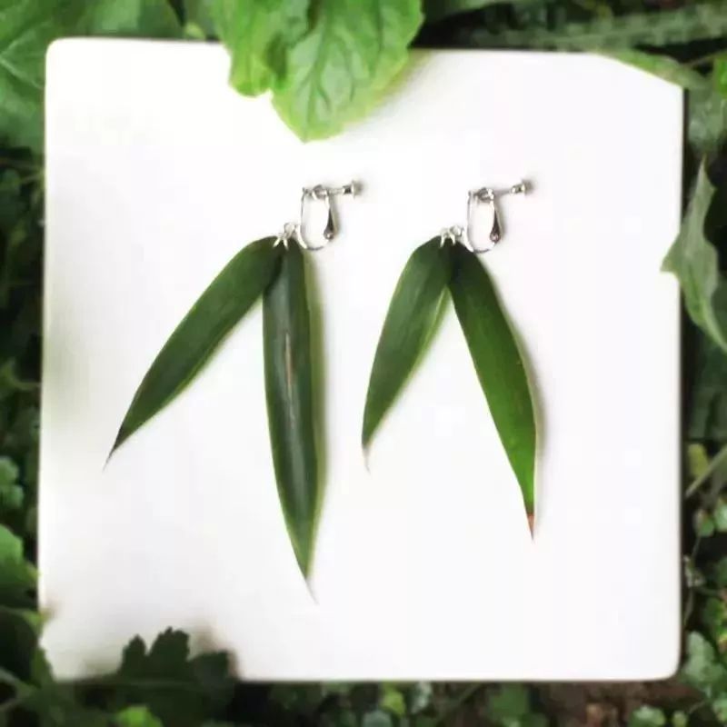 给女朋友闺蜜送什么礼物比较好,第一次送女朋友礼物送什么首饰好