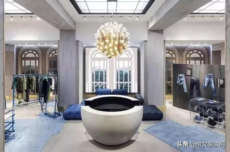 她在衰落时被温州大佬收购，如今竟逆袭成女装品牌前列？牛逼