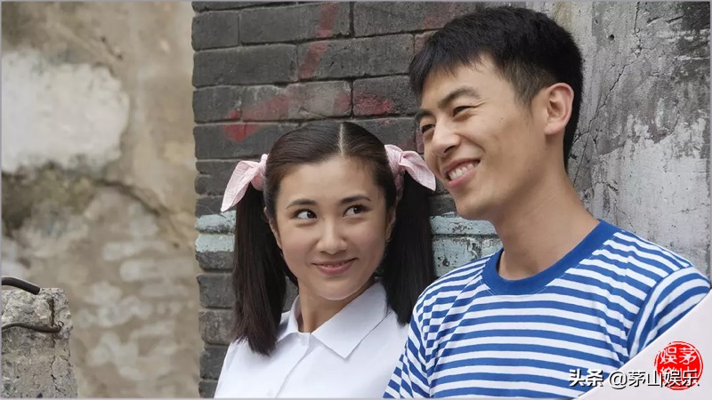 贾乃亮女同学,插刀印小天后大火,二手店公开售卖穿过的二手内衣