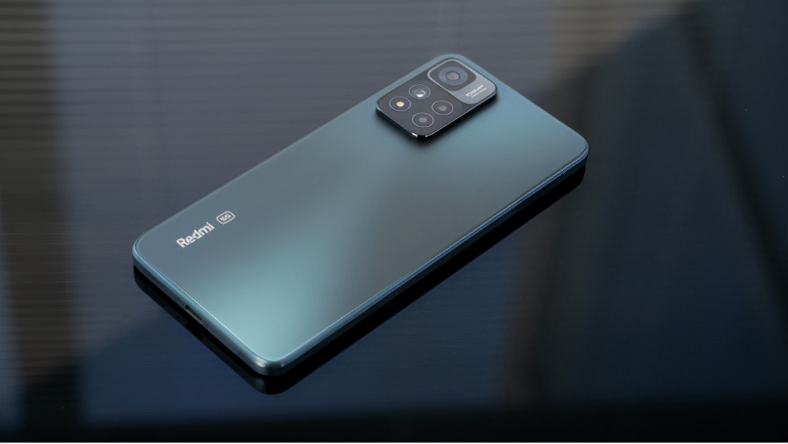 这几款手机性价比突出，拍照强悍，香港人来深圳排队买