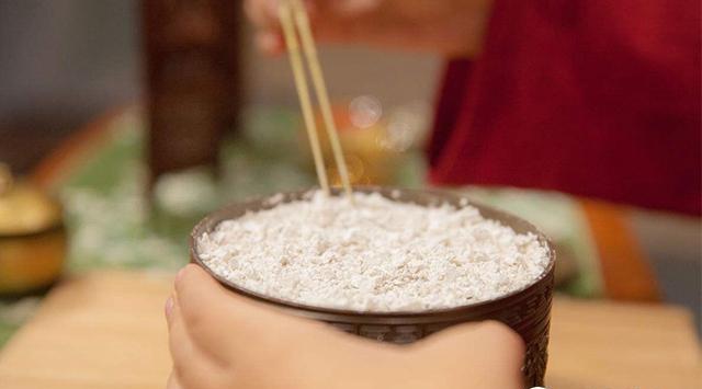 淋浴头除水垢小妙招,小妙招除水垢技巧